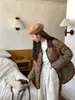 Doudoune en duvet de canard blanc pour femme au design hivernal avec revers contrastés et veste de pain à motif losange