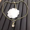 Collana di design Catena a maglie di moda Placcato oro 18 carati Acciaio al titanio Lettera di marca Collane con ciondolo con diamanti per le donne Gioielli da sposa Regalo di Natale con scatola