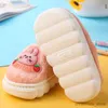 Slipper Panuflas Kid Kapcieczki Zima nowe komfort dom Home Gril Boy But Hal Anti-Skid Cotton Shut Cartoon Cute Girl But Kappers Kobieta R231216