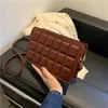 Bolsos de noche Hombro de chocolate para mujer Color sólido Retro Cross-Body 2023 Otoño Invierno Diseñador All-Match Casual Messenger