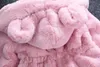 W dół płaszcz zimowy imitacja futra futra dziewcząt Kurtka trzymająca ciepłą odzież wierzchnią z kapturem dla dzieci 1-8 lat świątecznych prezent dla dzieci płaszcz 231215