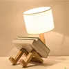 Autre décor à la maison Lampe de table créative en bois forme de robot LED lumières de bureau d'art nordique / protection des yeux lecture chambre bureau veilleuse décor à la maison 231216