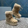 Botas de festa de neve de pele de carneiro de inverno toque quente cordão de tecnologia macia e padrão único em relevo é confortável para começar