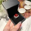 Klusterringar vintage kvinnors 925 silverbröllop lysande kristall kubik zirkoniet högkvalitativt rött färg kvinnlig ringengagemang smycken