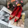 23S Luksusowe sandały damskie ubijki z metalową klamrą z metalową rytonem DC-SHOES Nicole Pump Pument Skórzowa skóra Spiczasta palca Lady High Heels Miłość i łuk