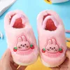 Slipper Panuflas Kid Kapcieczki Zima nowe komfort dom Home Gril Boy But Hal Anti-Skid Cotton Shut Cartoon Cute Girl But Kappers Kobieta R231216