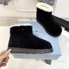 Femmes Designer Cheville Ski Neige Shearling Laine Bottes Triangle Logo Court Bottillons Bout Rond Designer De Luxe De Mode Slip Sur Chaussures Chaussures D'usine