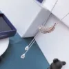 Swarovski S925은 목걸이 디자이너 고급 패션 여성 펜던트 목걸이 고급 깃털 스타일 목걸이 긴 스타일 술 여자 친구를위한 선물