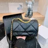 Luxury Solid Fashion dragkedja Rem Bag plånböcker Luxury Mini Black Diamond Grid Pattern Crossbody Designer Bag Woman Handväska axelväska Luxurys Handväskor