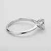 Anneaux Iogou Mosanite Diamond Anneaux pour femmes 0,5 carat Engagement Round Cut Solitaire Ring Real Sterling Sier Wholesale Bijoux