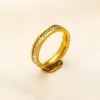 Luksusowe złoto plisowane litery Pierścionki ślubne projektant marki biżuteria kryształowy pierścionek dla kobiet miłosnych prezentów para pierścień z pudełkiem