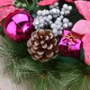 装飾的な花30cmクリスマスリースの正面玄関松葉針とパーティーデコレーションのためのコーンパール（ローズレッド）を吊るす