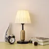 Neuheiten Nordic Vintage Horn-Schreibtischlampe für Schlafzimmer, Nachttisch, Nachttischlampe, Stofflampenschirm, Heimdekoration, LED-Stehlampe 231216