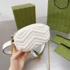 Mini sacs de taille pour femmes blanches, sac à bandoulière à bandoulière en cuir souple, coutures ondulées, chaîne unique, sac banane zippy Chest2240