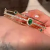 Bangle Soar East Emerald Vintage Armband Dubbelskiktad inlagd zirkon för kvinnor födelsedagsfasion smycken tillbehör gåvor