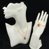 Bracciale da donna di design Collana con ciondolo a forma di fragola rossa per le donne Collane in oro di lusso Braccialetti di moda Gioielli Regali di nozze per feste