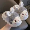 Slipper Kinderlijders Slippers Prinsesschoenen Warm Kids Winter schattig konijnen Cartoon Furry Slippers Little Girl Soft Sole Baby Shoes R231216