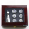 Europa Amerika Stijl Mannen Dame Vrouwen Titanium staal 6 Nieuwe patriot ringen Super Bowl trofee set Gegraveerd Letter Patroon Lov1841