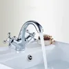 Rubinetti per lavandino del bagno Rubinetto in ottone bronzo con doppia maniglia Rubinetto antico per lavabo da cucina e miscelatore per acqua fredda Robinet