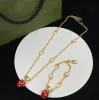 Bracciale da donna di design Collana con ciondolo a forma di fragola rossa per le donne Collane in oro di lusso Braccialetti di moda Gioielli Regali di nozze per feste