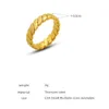 Anillo exquisito para mujer, anillo liso geométrico, anillo de acero de titanio chapado en oro de 18 quilates, regalo de joyería de moda