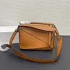 Spegel 10a kvalitet mode pussel crossbody blixtlås öppen läder makeup kropp linne justerbar axelband semester designer väska 24 30 cm