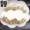 مصمم دبابيس بروش لرسالة العلامة التجارية Crystal Pearl Jewelry Sier Brouches Womens Fashion Clothing Access Concly Gift with Box