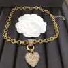 Collier de créateur de mode femmes chaîne colliers pendentif coeur marque lettre diamant perle titane acier bijoux fête de mariage cadeau de noël avec boîte