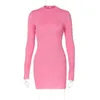 Casual Dresses Glitter långärmad miniklänning Sexig backless bodycon nattklubb rosa födelsedag för kvinnor 2023 2024