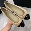 Spring Designer Paris Markenkleid und Herbst Cowide Letter Bow Ballet Dance Schuhe Mody Women Black Flat Boat Schuh Lady 18215