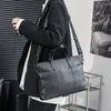 Valigette Valigetta semplice stile giapponese per uomo Borsa per documenti in morbida pelle nera Borsa per laptop Borsa da viaggio per ufficio maschile Trendy 2023