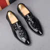 Style italien hommes robe chaussures de mariage printemps automne créateur de mode affaires en cuir hommes chaussures plates décontractées mâle chaussures conduite marche mocassins W70