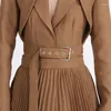 Tweedelige jurk 2023 herfst- en wintermode dames temperament elegant pak driedelig getailleerde slanke top hoge taille plooirok