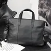 Valigette Valigetta semplice stile giapponese per uomo Borsa per documenti in morbida pelle nera Borsa per laptop Borsa da viaggio per ufficio maschile Trendy 2023