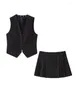 Robes de travail Gilet fixe. Mini-jupe rivetée. Costume de rue tendance pour femmes. Ensemble de loisirs printemps et automne 2023