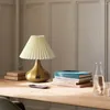 Bordslampor Bedside Lamp Mushroom Lampskärm E27 Ljuskälla Vardagsrum Dekoration för studie Läsande sovrum Desk