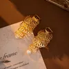 Baumelnde Ohrringe Vintage High Sense Feminine Qualität Leichte Luxusmode Hohler langer Ohrstecker Dong Jie mit französischer Perle