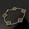 Orecchini misti a forma di quadrifoglio Orecchini a bottone Gioielli di design Collane con ciondolo di lusso Bracciale Orecchino Oro Argento Madreperla Versione alta Collana da donna Regalo