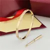 Designer -Armband 18K Gold Armband Männer Frauen Paar Armband Edelstahl 4 mm breites Luxusbuchstaben Klassisches Armband