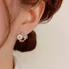 Boucles d'oreilles créoles en cuivre plaqué or 18 carats, petites fleurs exquises en zircone pour femmes, bijoux de haute qualité à la mode