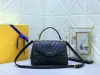 L Sac de créateur Nouvelle chaîne de vagues Hold Me Sac à épaule Luxury Cross Cross Bodybags Embrayage Sacs de messager en forme de serrure magnétique en cuir en cuir lisse M21797 M21797