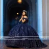 Abito da ballo blu navy Abiti stile Quinceanera Applicazioni floreali in pizzo Perline con spalle scoperte Abito da ballo principessa per 15 ragazze Celebrity Party Boutique 2024