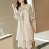 Trench da donna 2023 Primavera e autunno Sciolto rilassato Versatile di media lunghezza Collo a bambola Temperamento moda Giacca a vento Cappotto da donna