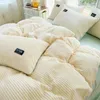 Sängkläder sätter söt mjölk sammet fyrdelar lakan set vinter varmt dubbelsidig tjock fast färg täcke coral coral sammet sängkläder set 231216