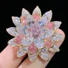 Romantisk Sparkle Fashion Personlighet Pink Snow Lotus Flower Brosch Women's Temperament Sweater Coat Pin Brooch för Party Wedd3233