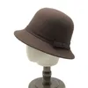 Basker Autumn and Winter Women Fedoras Hats Dome Top Caps för kvinnlig ullpolyester 56-58 cm små randen enkla remmar elegant dam