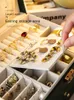 Pudełka biżuterii Wysokiej klasy pudełko z organizatorem biżuterii o dużej pojemności i wykwintnym designie naszyjników i kolczyków 231216