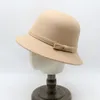 Basker Autumn and Winter Women Fedoras Hats Dome Top Caps för kvinnlig ullpolyester 56-58 cm små randen enkla remmar elegant dam