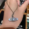 Modevarumärkesdesigner hänge halsband brev viviene chokers lyxiga kvinnor smycken metall pärlhalsband för kvinnokedja