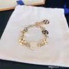 Lyxdesigner smycken örhängen hänge charm armband guld kärlek v halsband ringar armband armband lyxhängen titanälskare kedja hjärta med låda